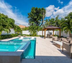 Miami Vice – Saltwater Heated POOL & SPA on Beach
