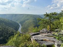 🍁 Best Time to Visit the Pocono Mountains (2026 Travel Guide)